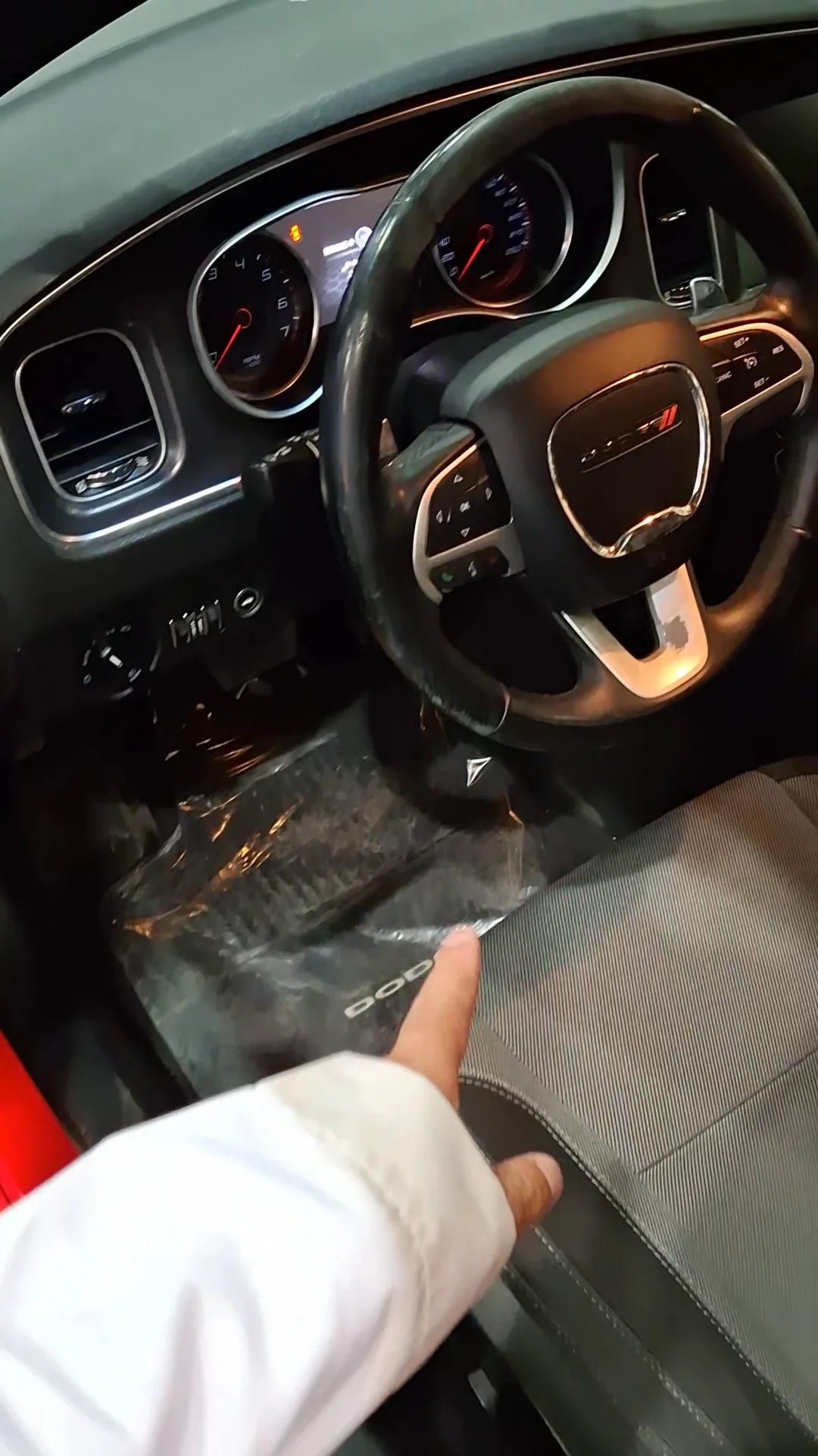 Car video thumbnail 1 of 9