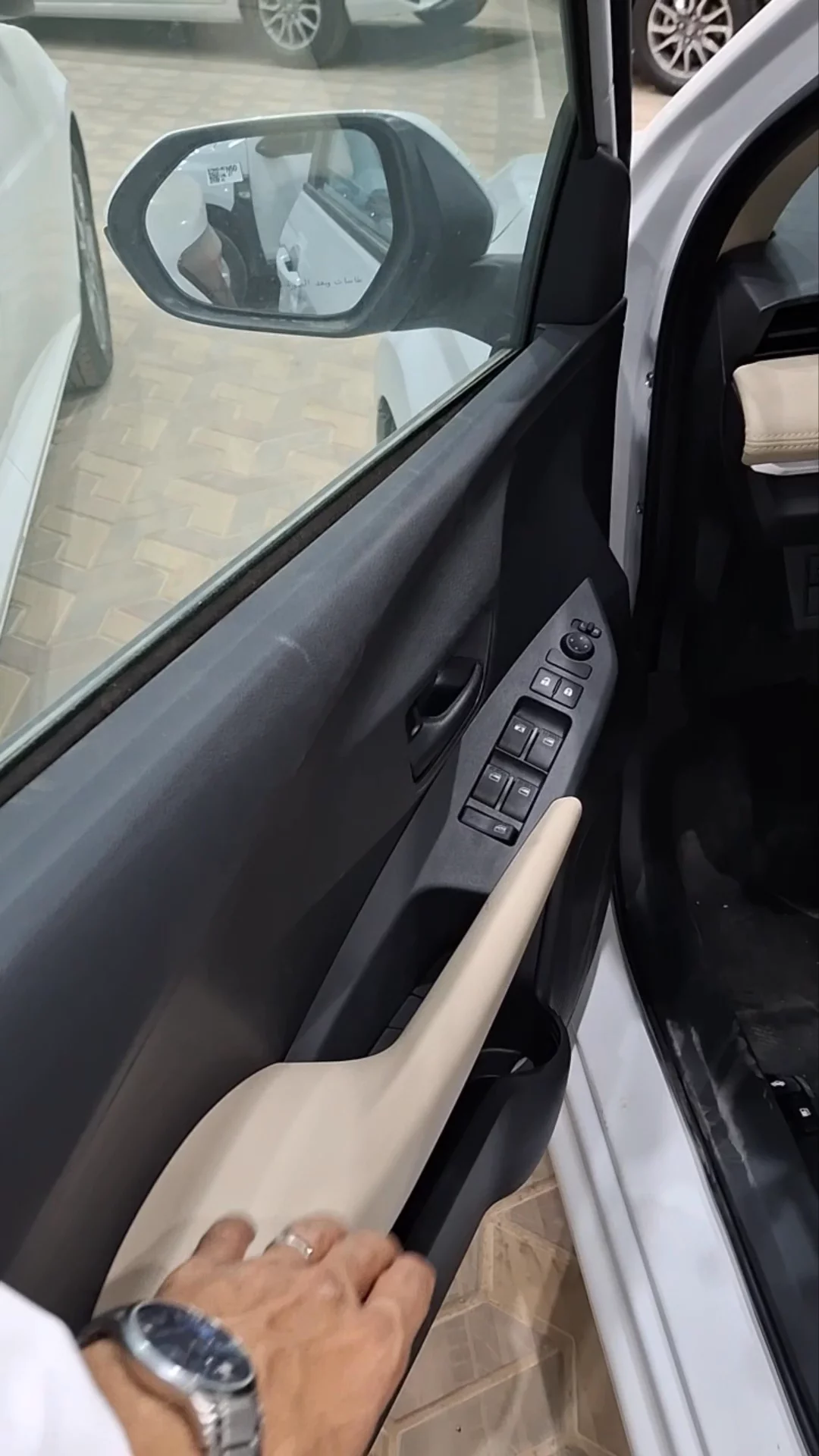 Car video thumbnail 1 of 10