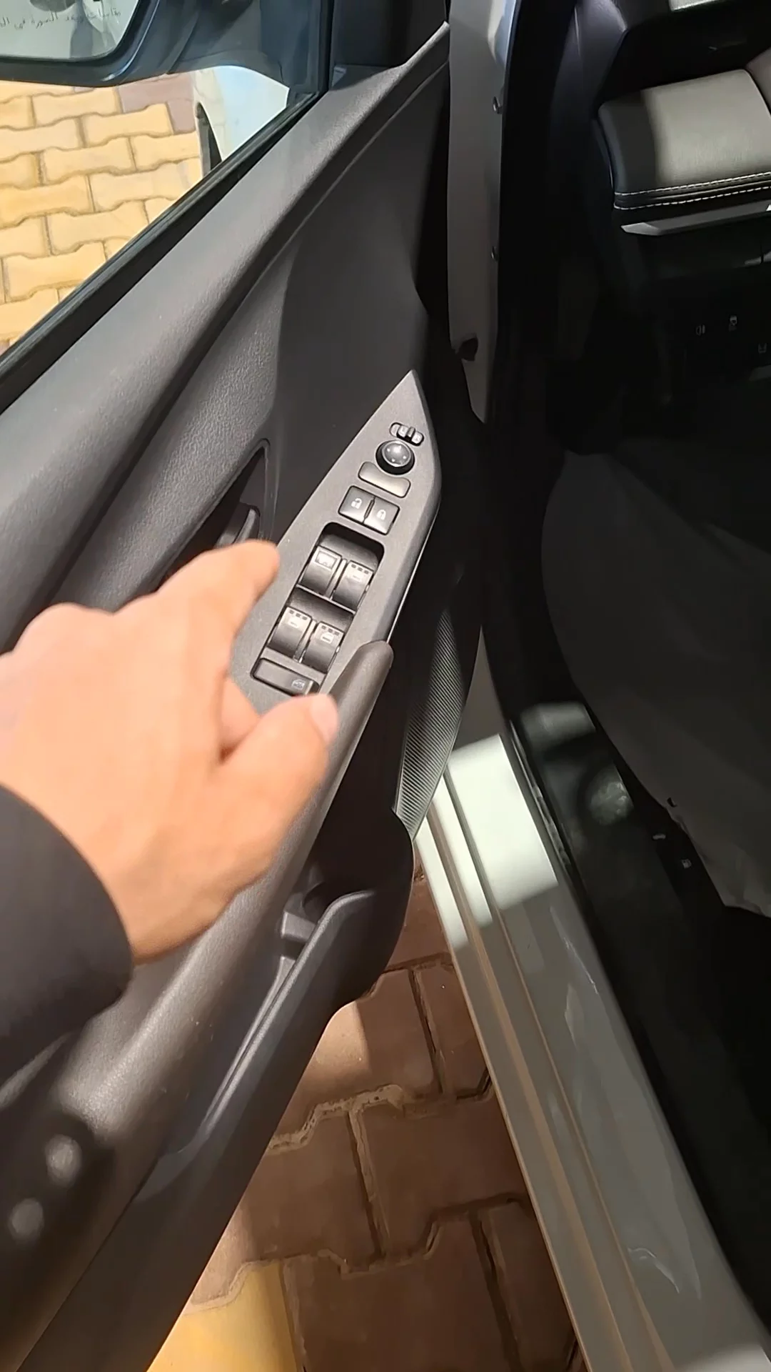 Car video thumbnail 1 of 7