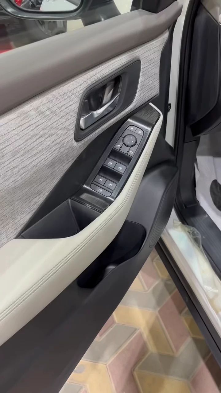 Car video thumbnail 1 of 10