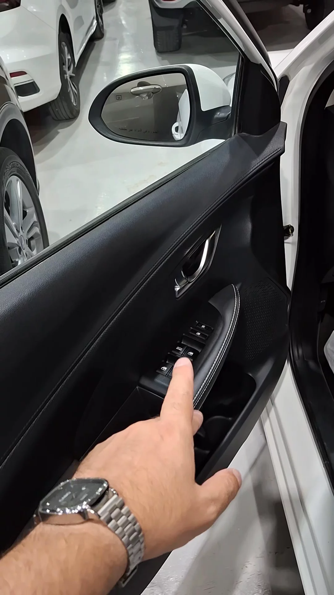 Car video thumbnail 1 of 10