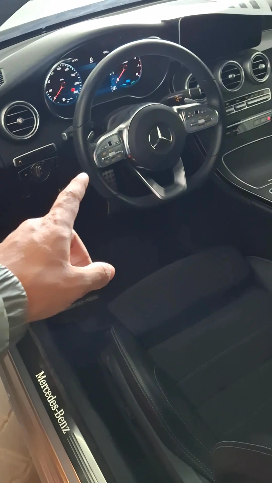 Car video thumbnail 1 of 7