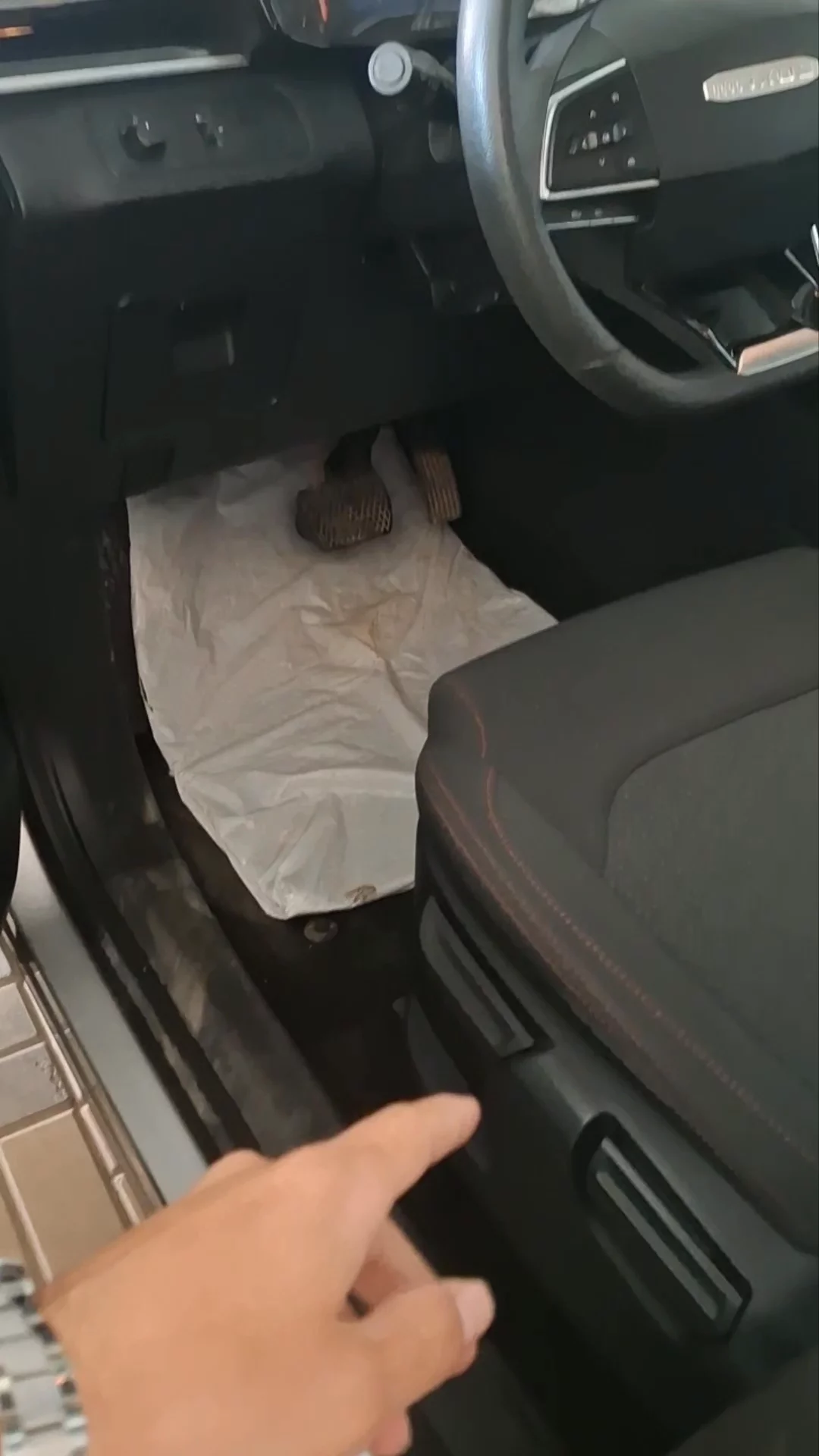 Car video thumbnail 1 of 7