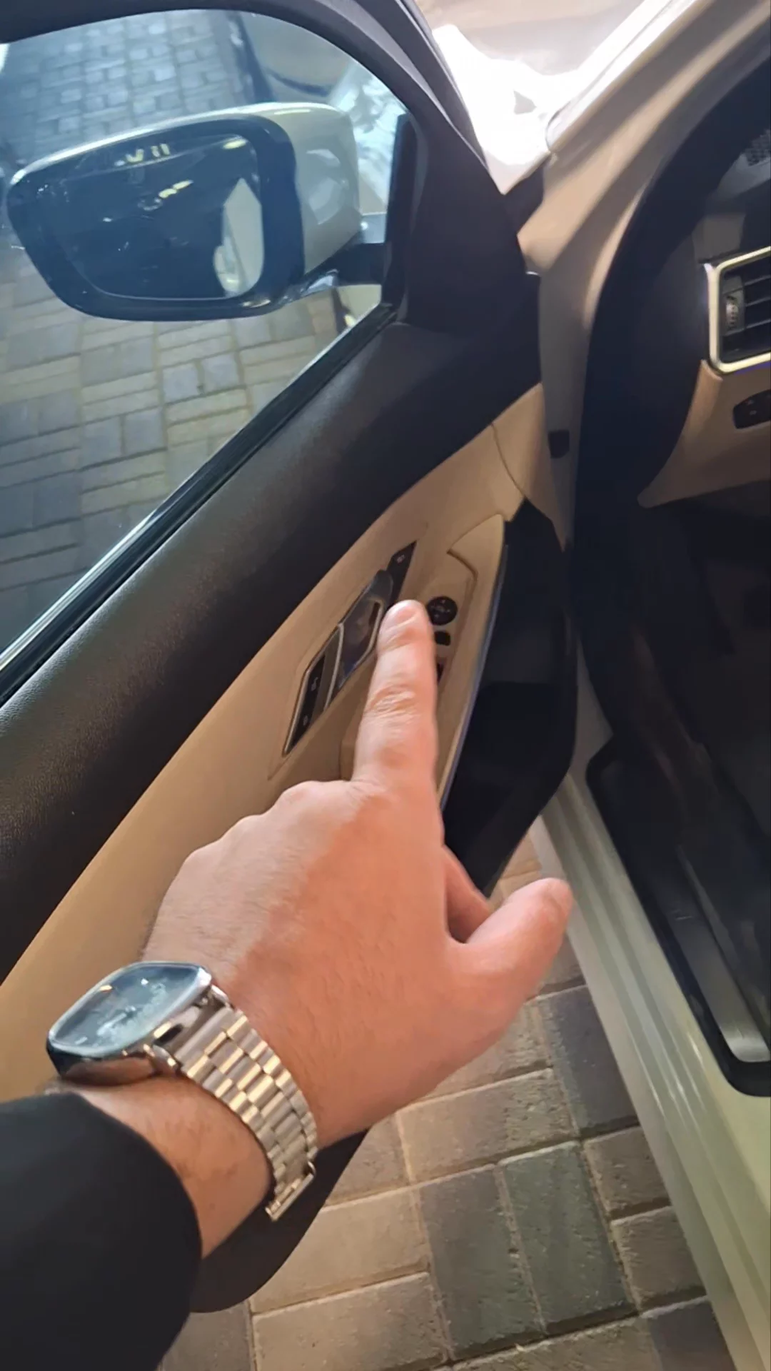 Car video thumbnail 1 of 10