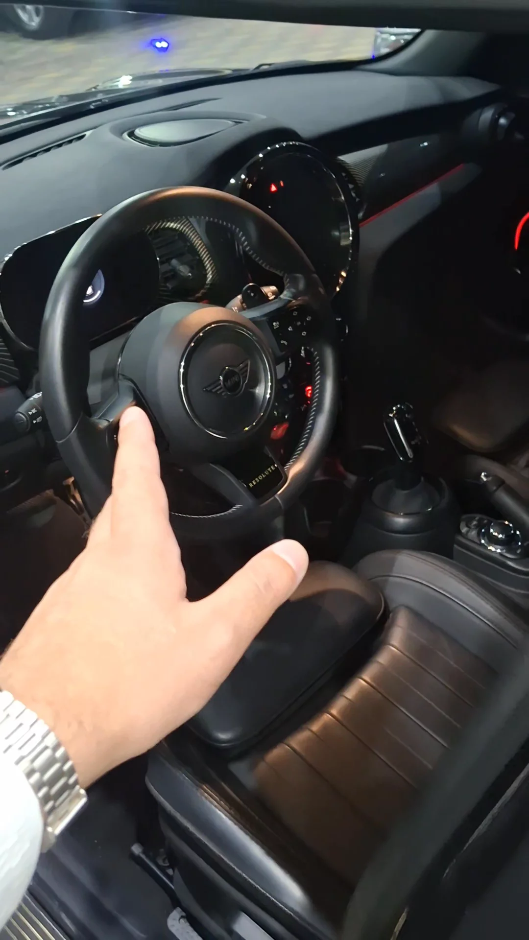 Car video thumbnail 1 of 9