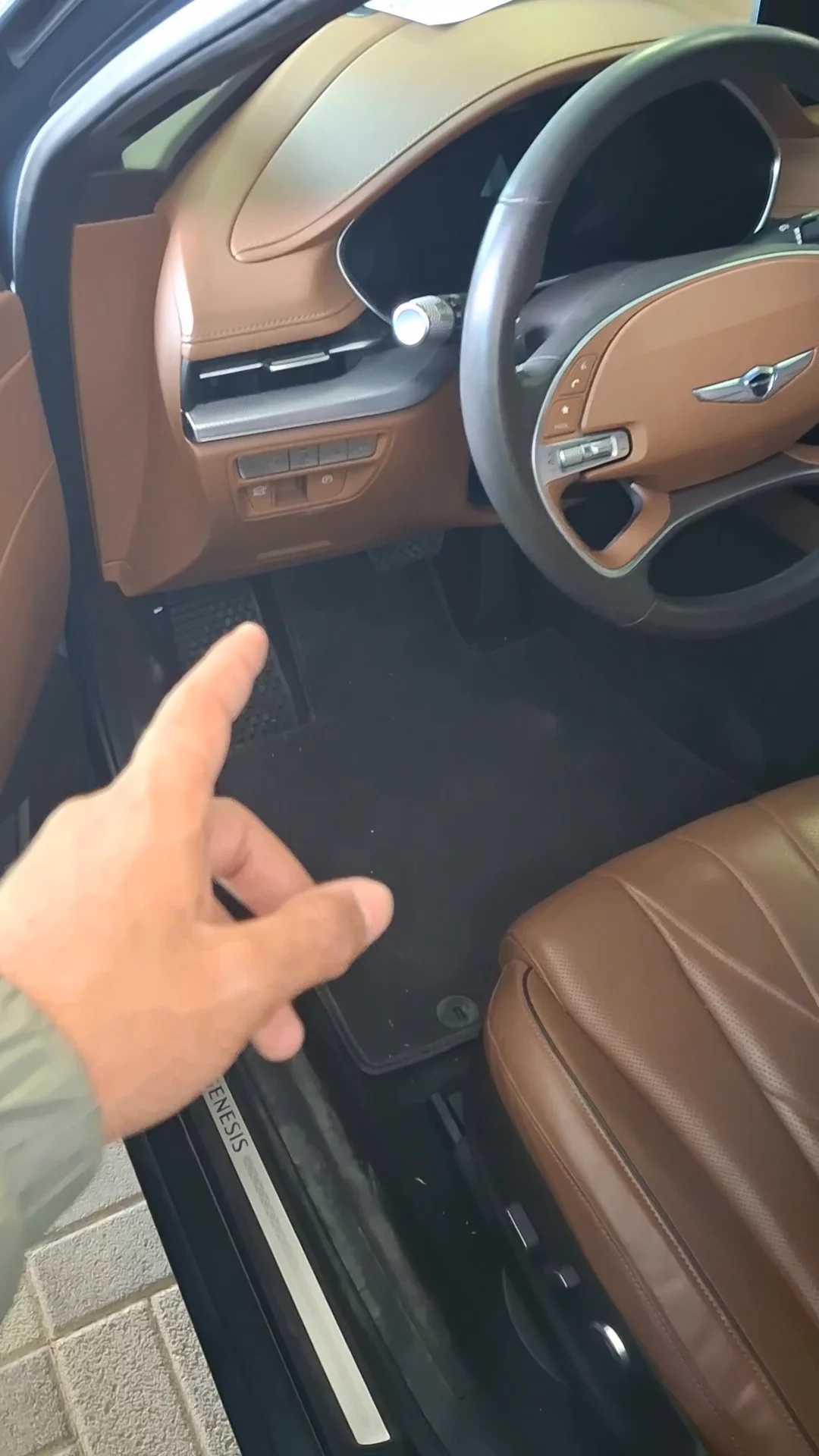 Car video thumbnail 1 of 7