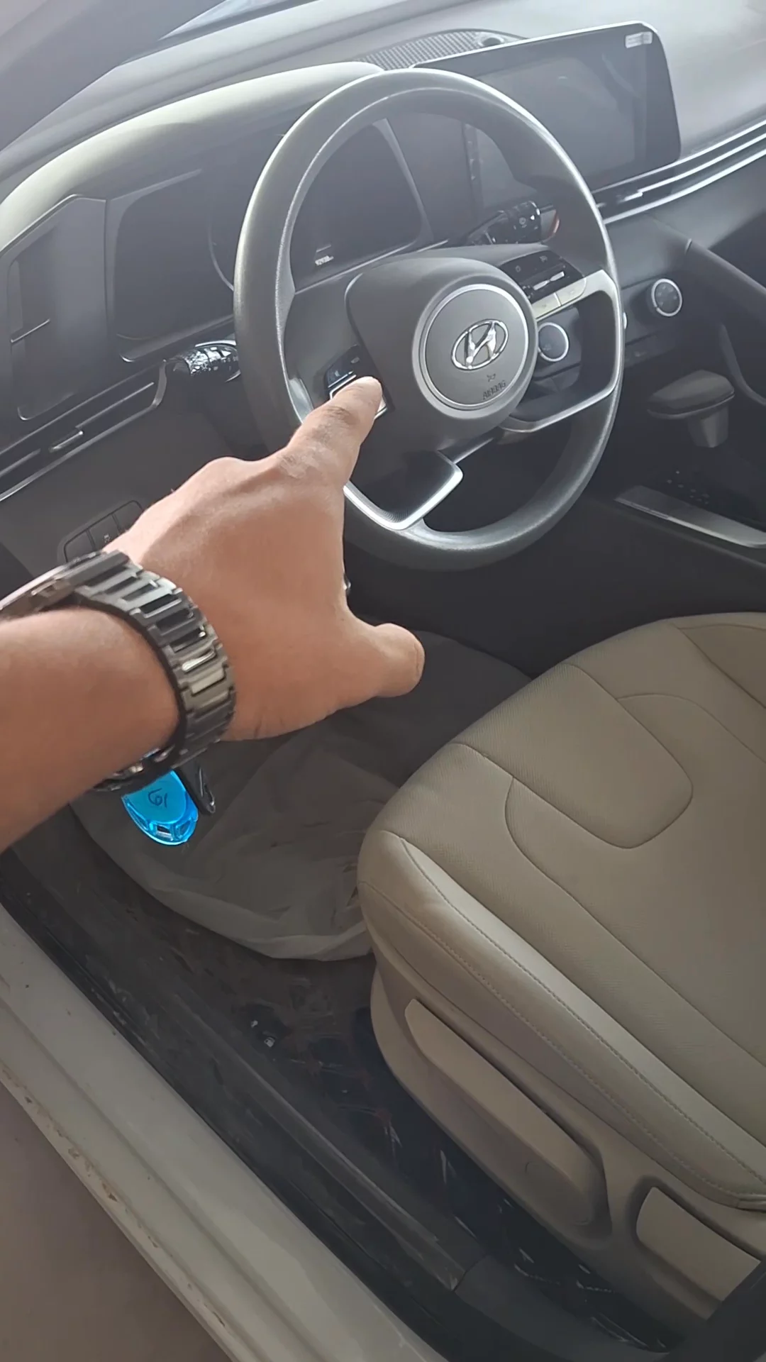 Car video thumbnail 1 of 8