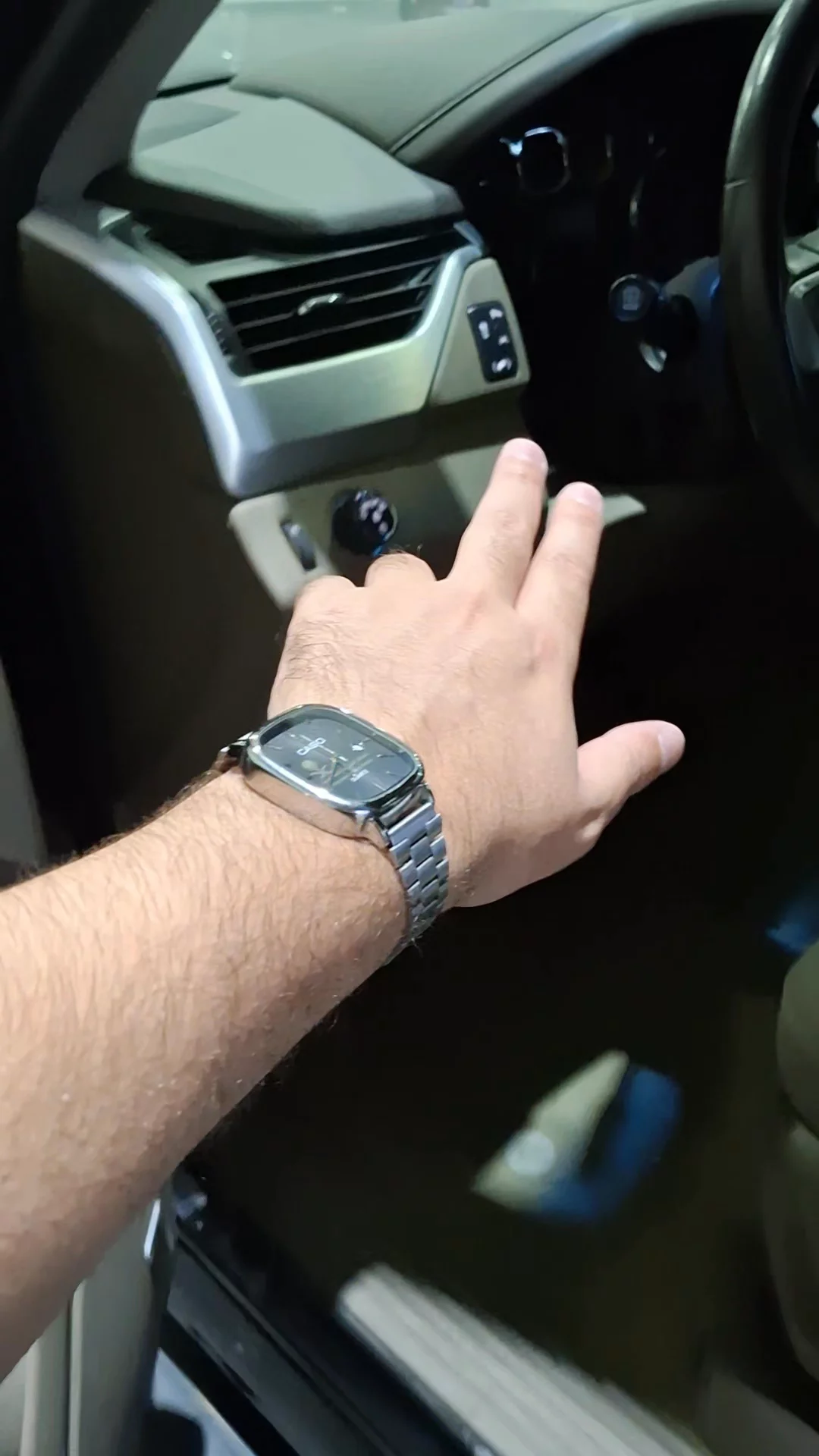 Car video thumbnail 1 of 9