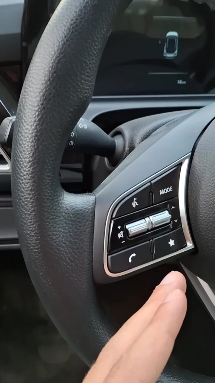 Car video thumbnail 1 of 10