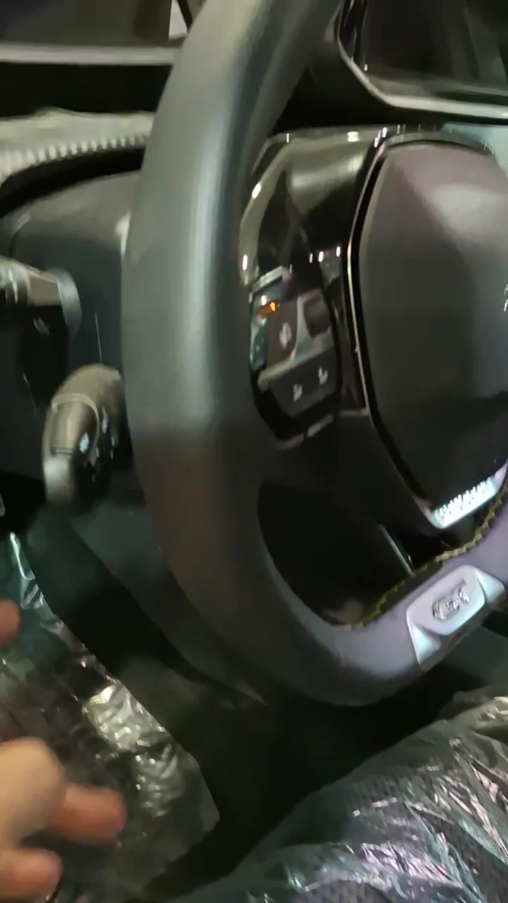 Car video thumbnail 1 of 9