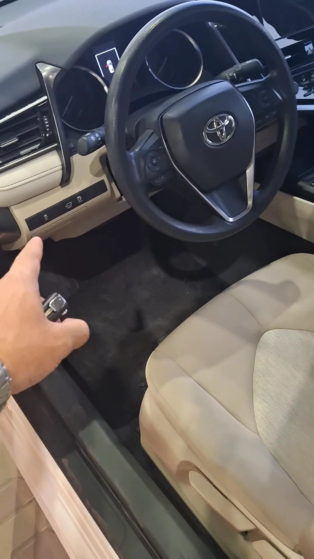 Car video thumbnail 1 of 7