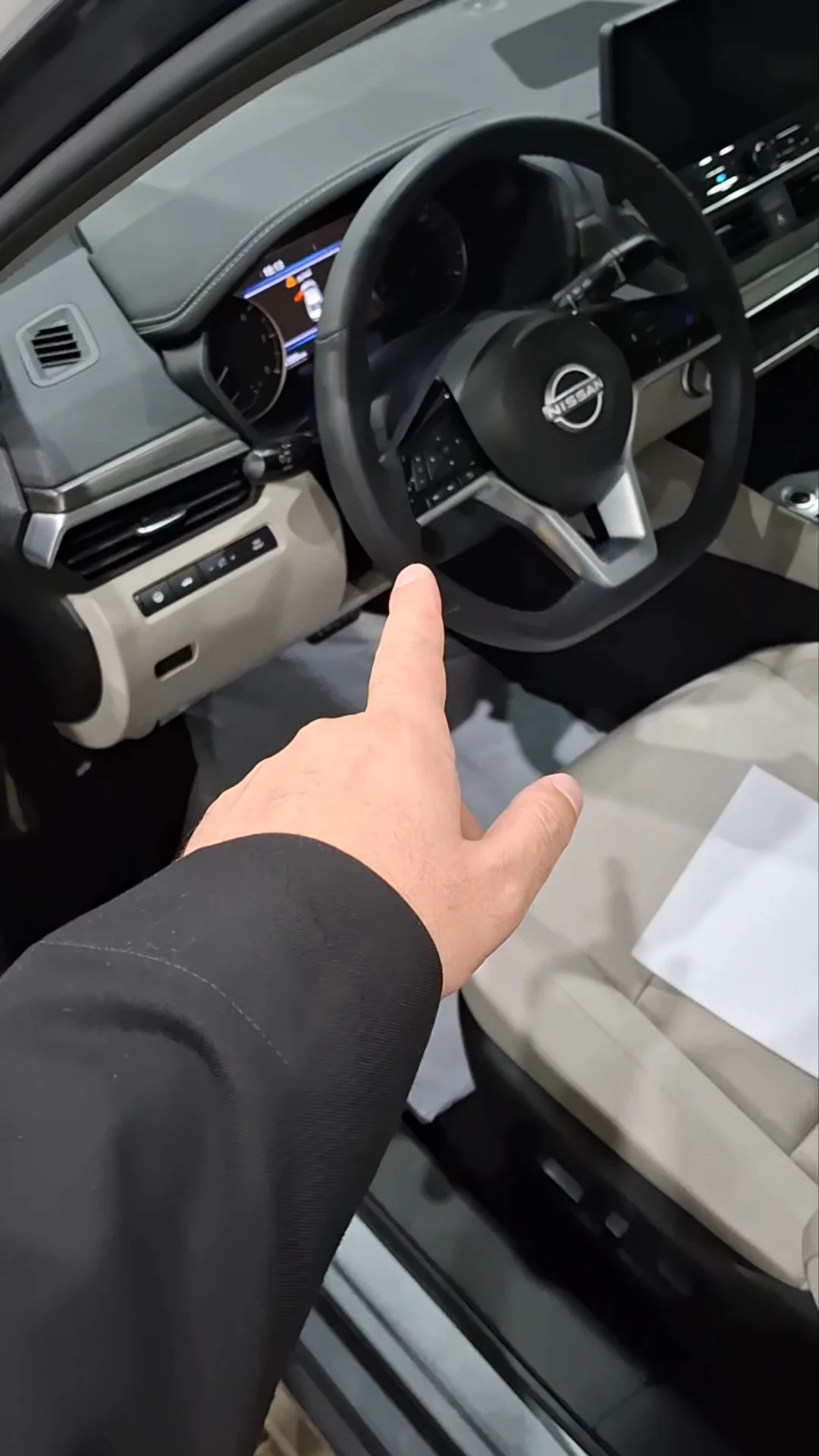 Car video thumbnail 1 of 10