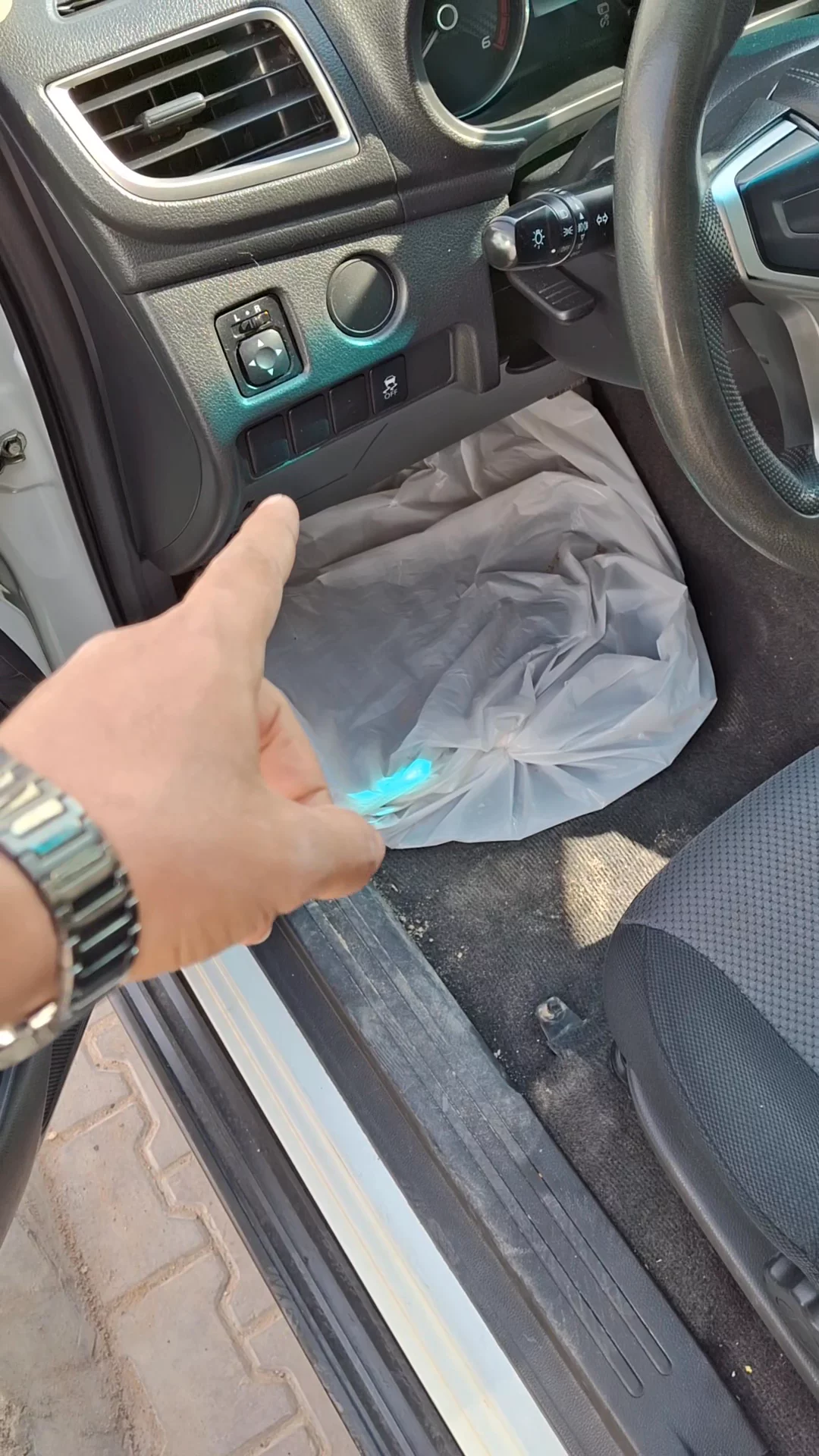 Car video thumbnail 1 of 8