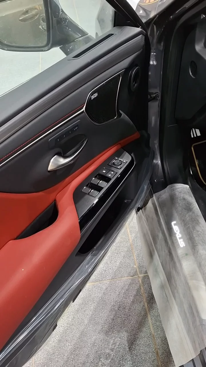 Car video thumbnail 1 of 10