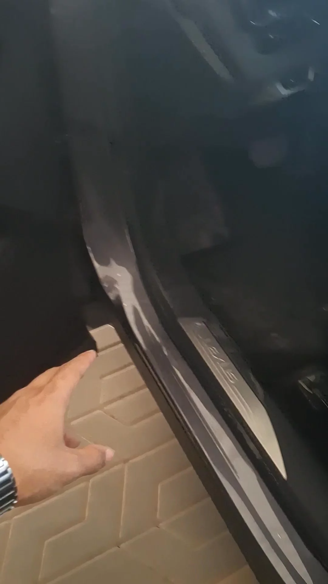 Car video thumbnail 1 of 14