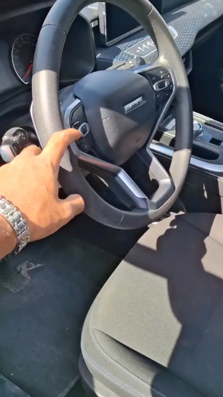 Car video thumbnail 1 of 7