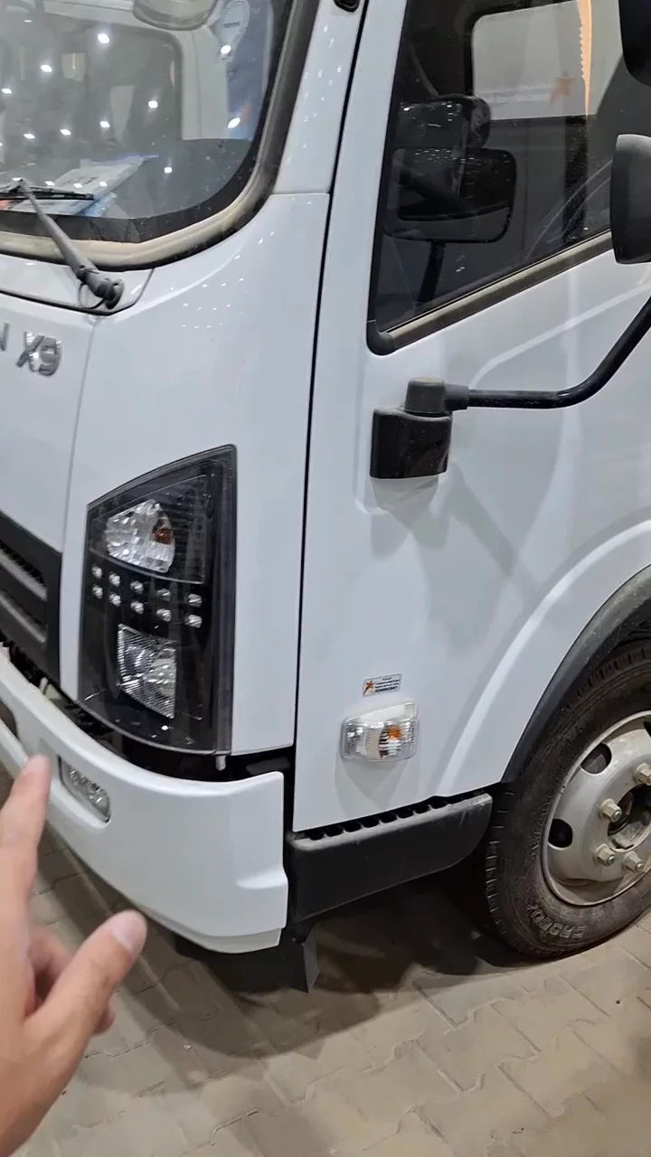 Car video thumbnail 1 of 7