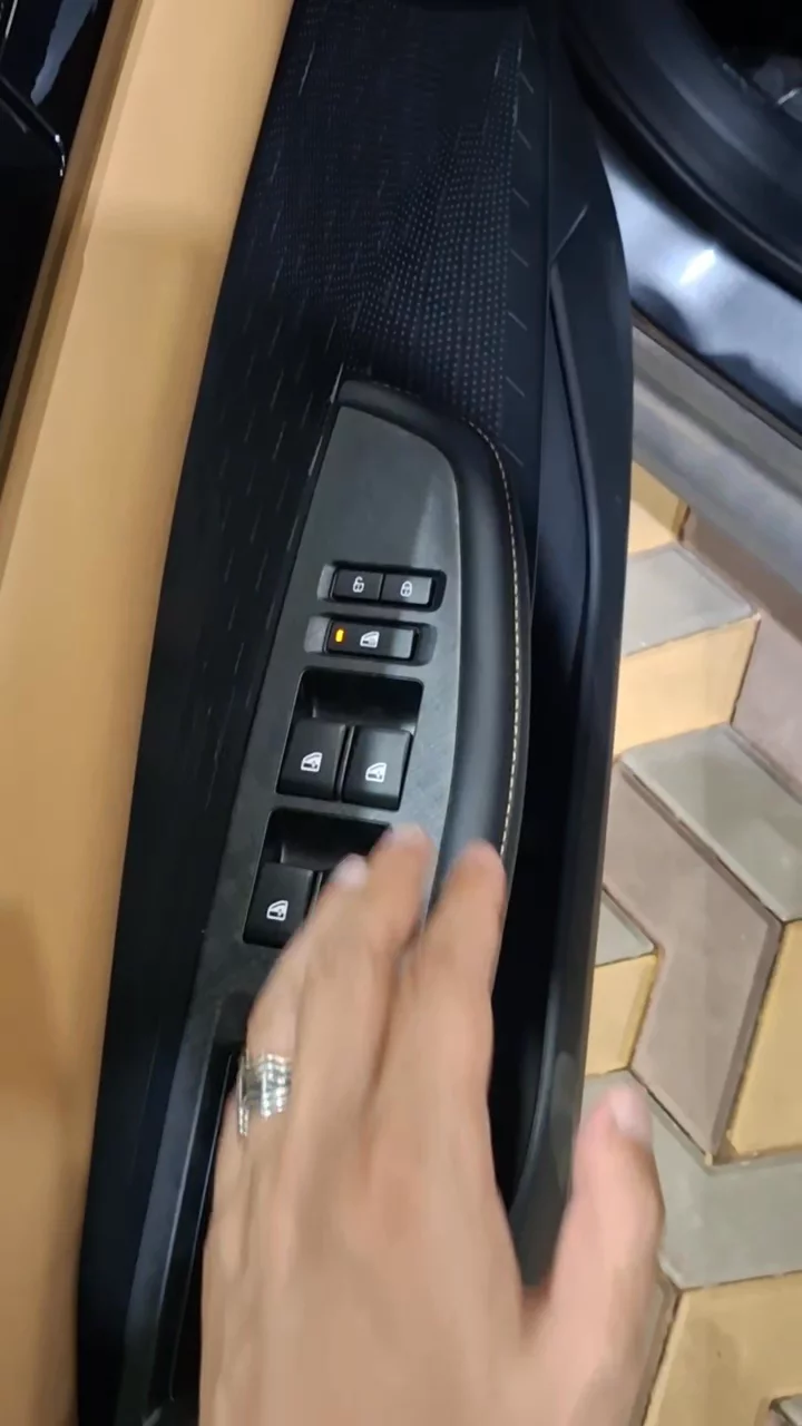 Car video thumbnail 1 of 10