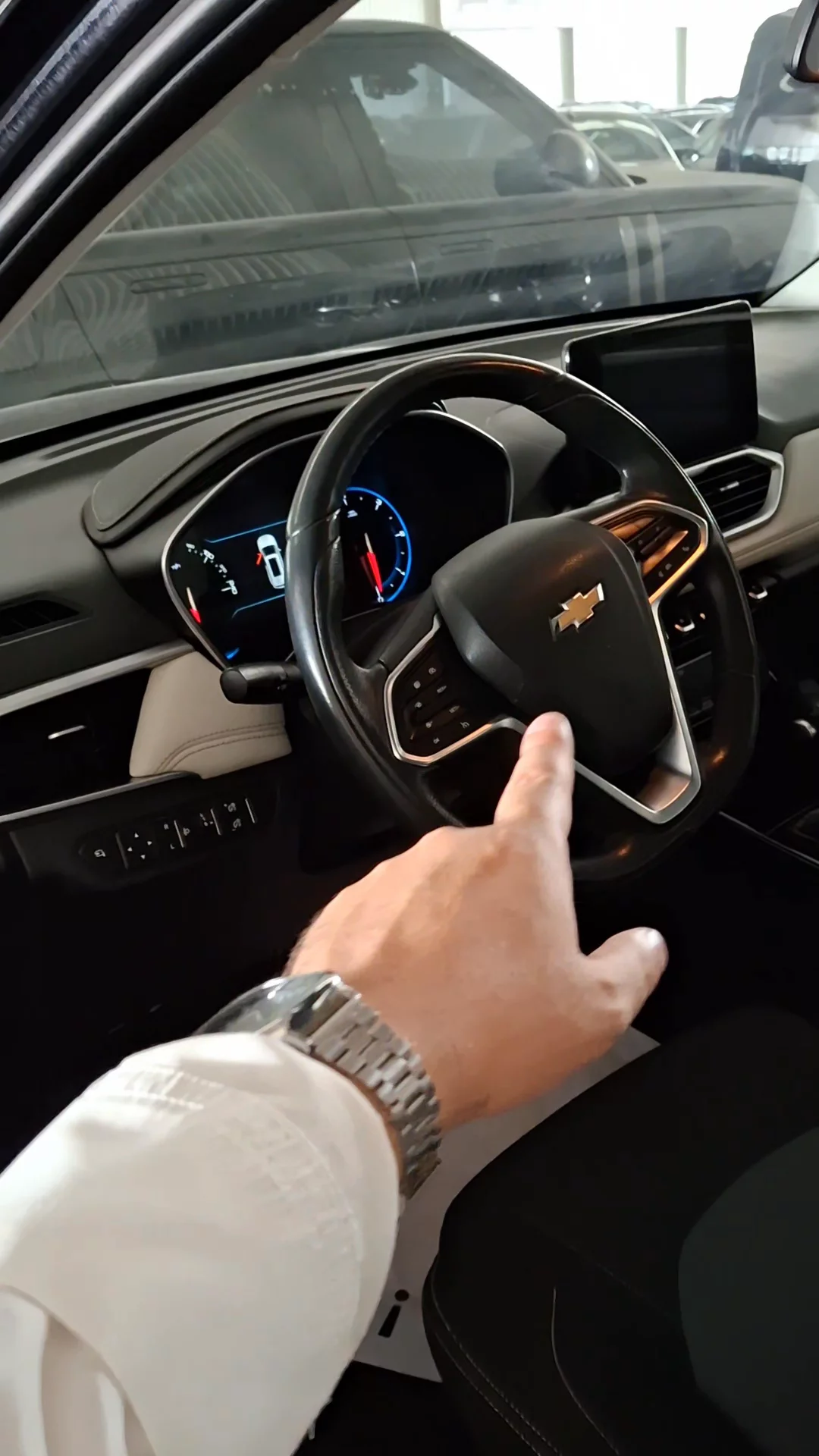 Car video thumbnail 1 of 9