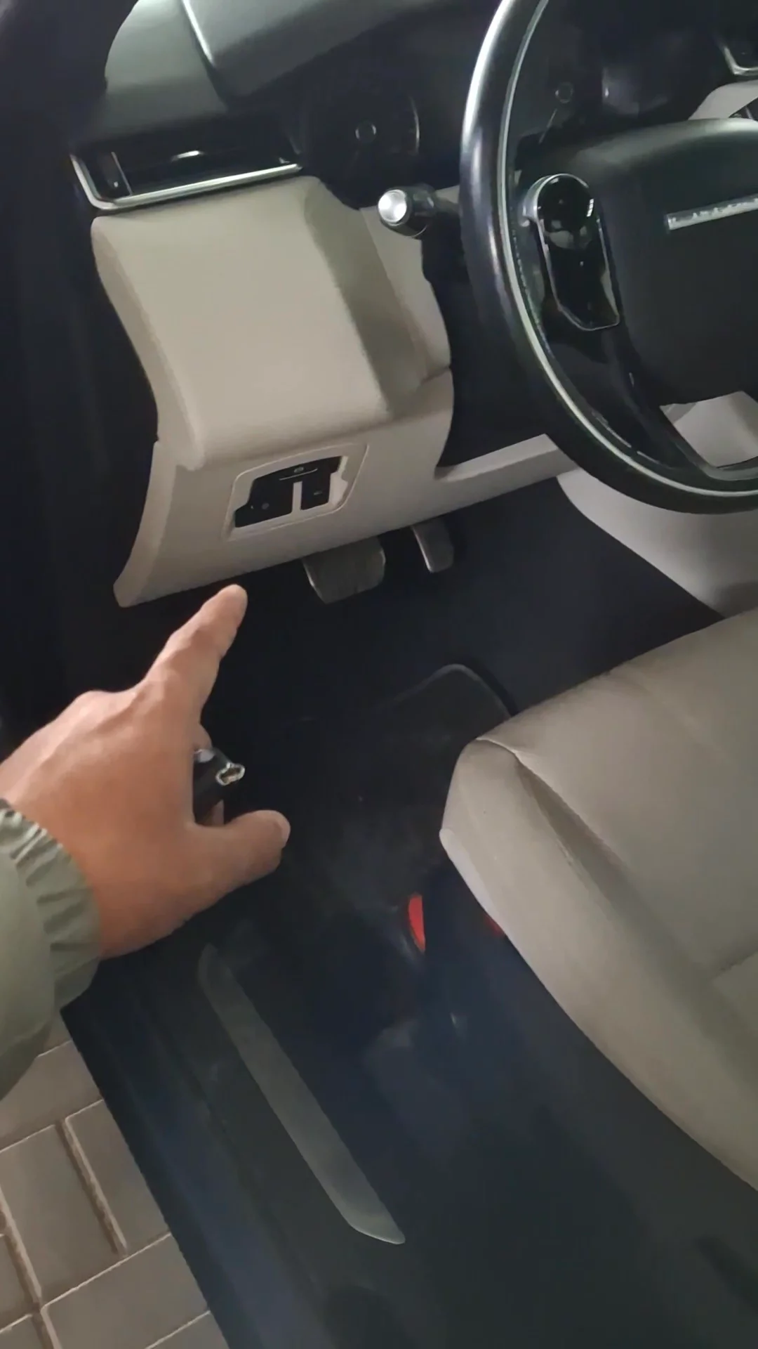 Car video thumbnail 1 of 8