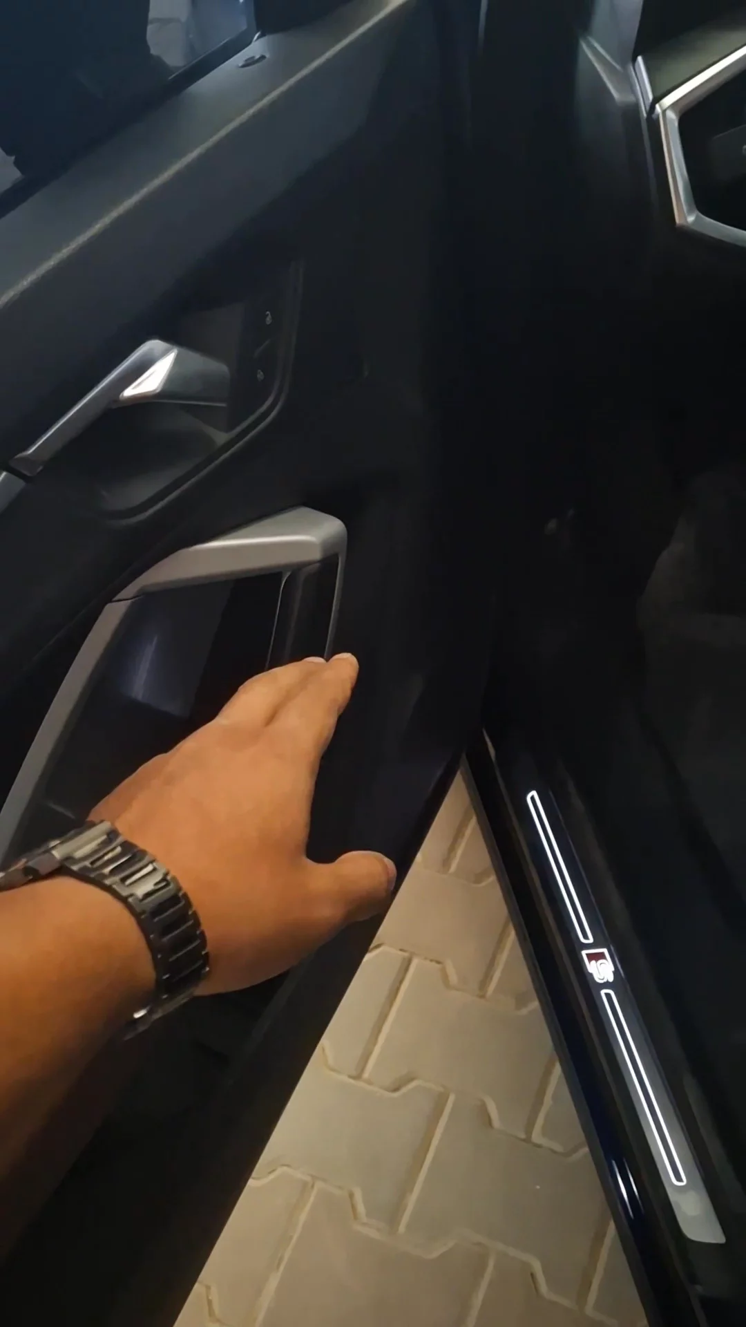 Car video thumbnail 1 of 7