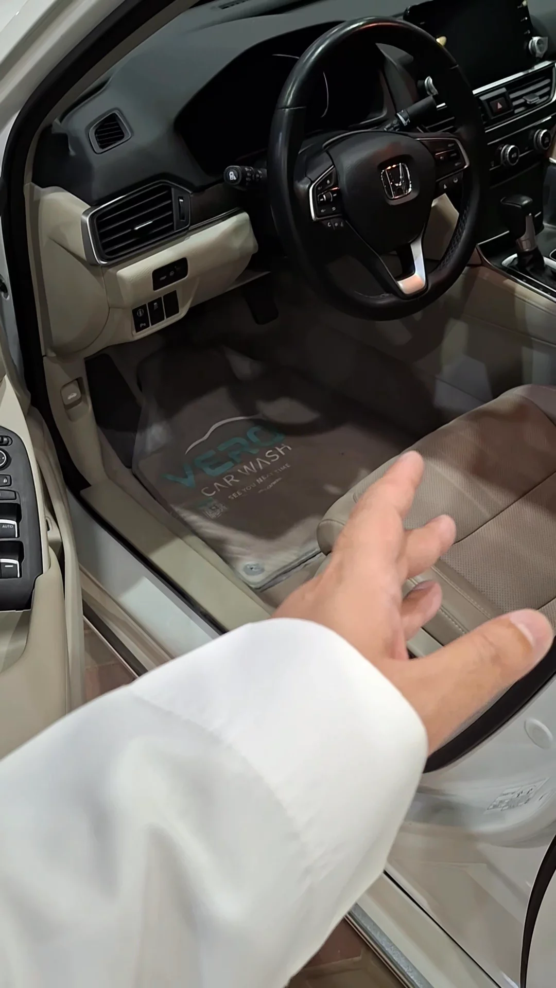 Car video thumbnail 1 of 9