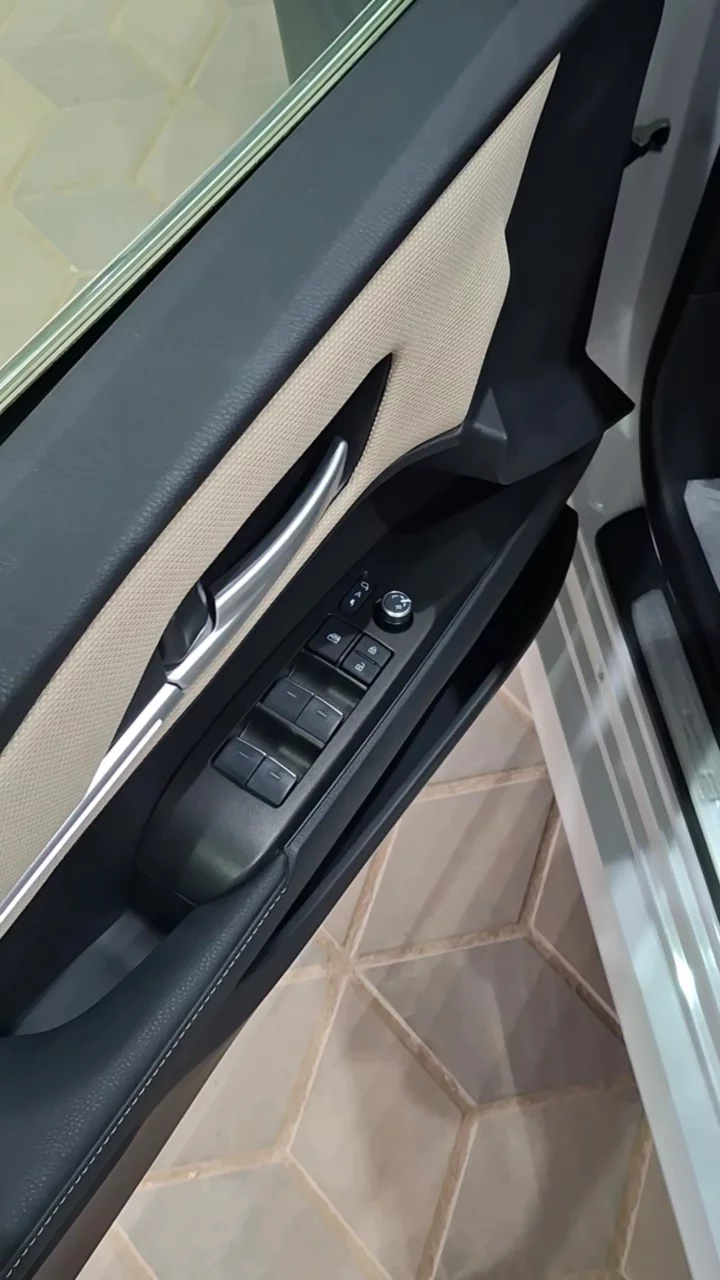 Car video thumbnail 1 of 10