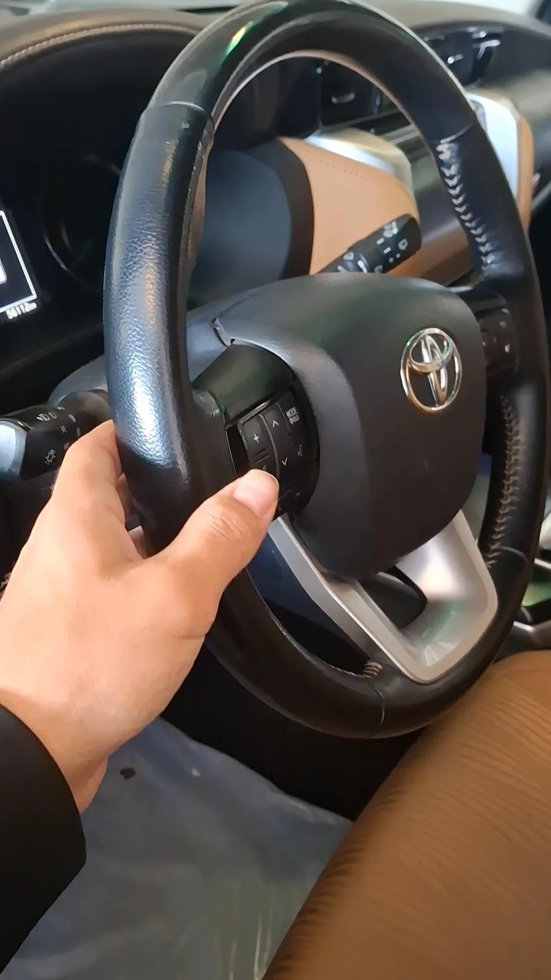 Car video thumbnail 1 of 8