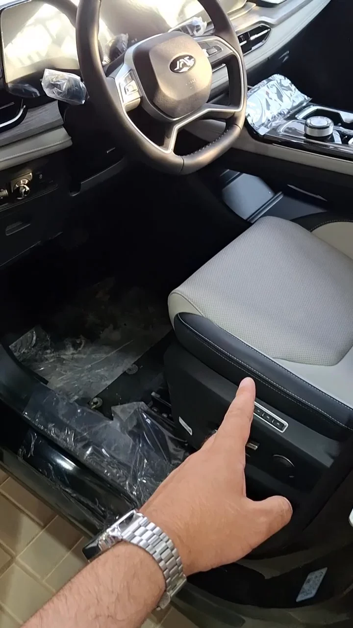 Car video thumbnail 1 of 10