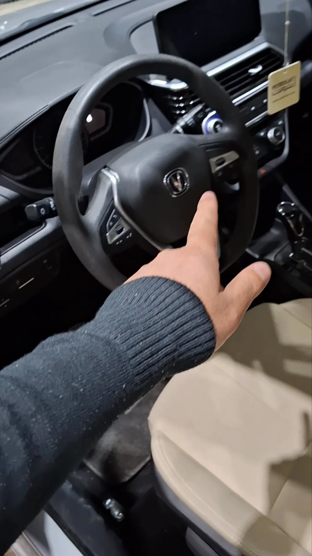 Car video thumbnail 1 of 9