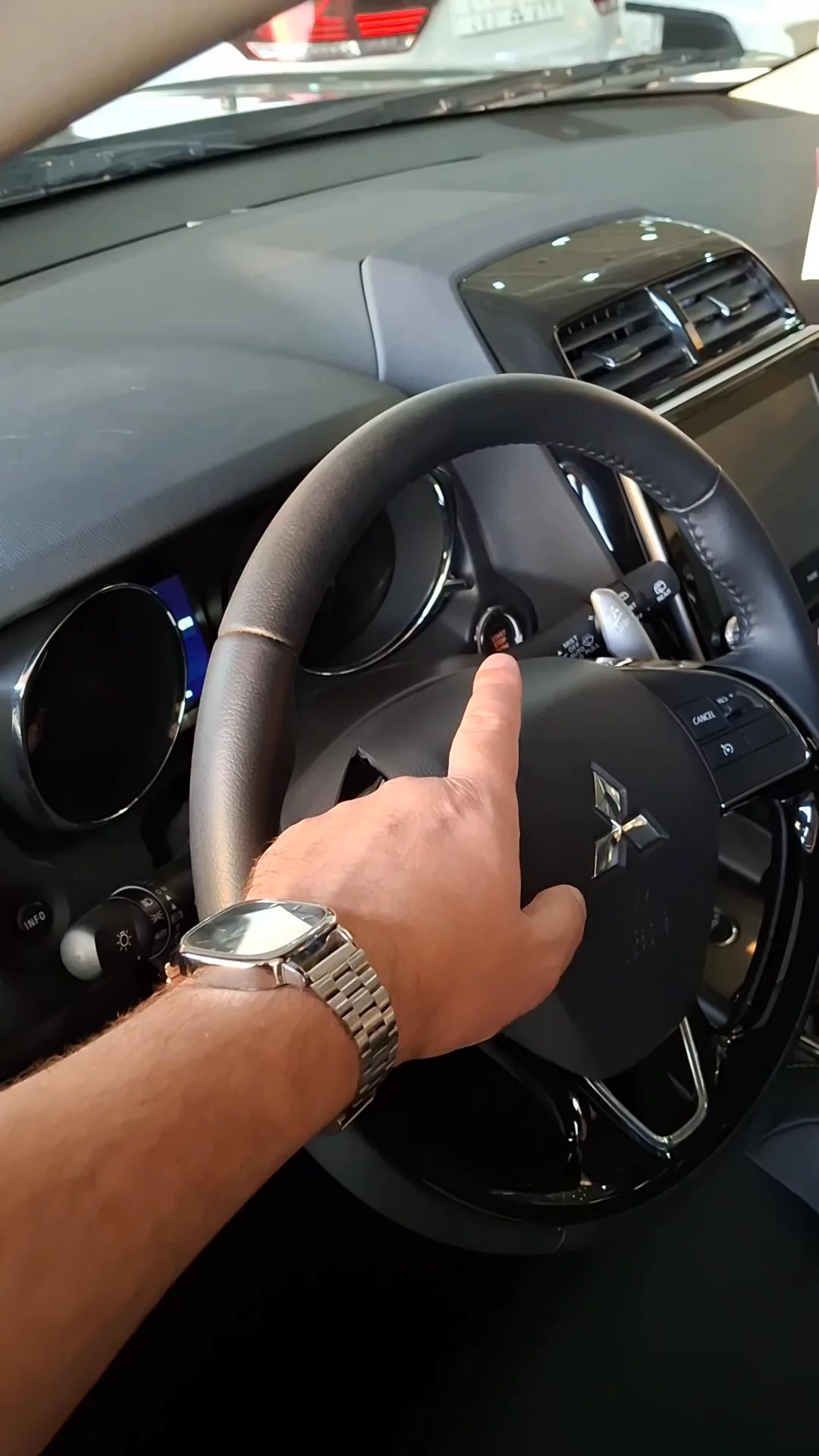 Car video thumbnail 1 of 9