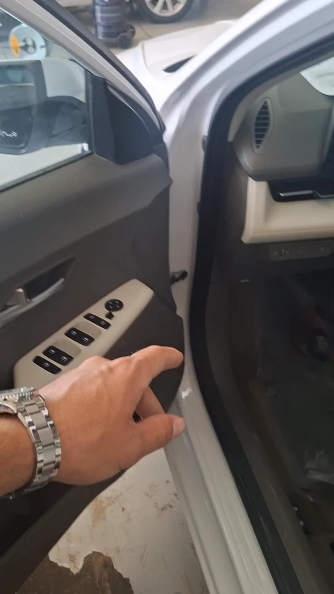 Car video thumbnail 1 of 7