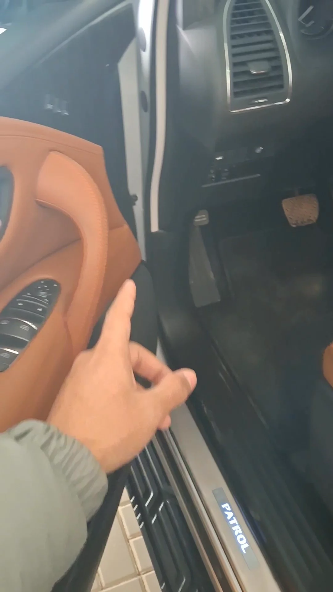 Car video thumbnail 1 of 8