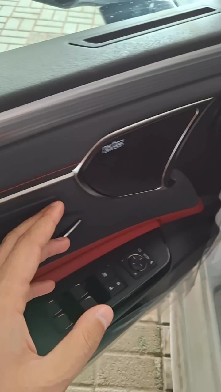 Car video thumbnail 1 of 10