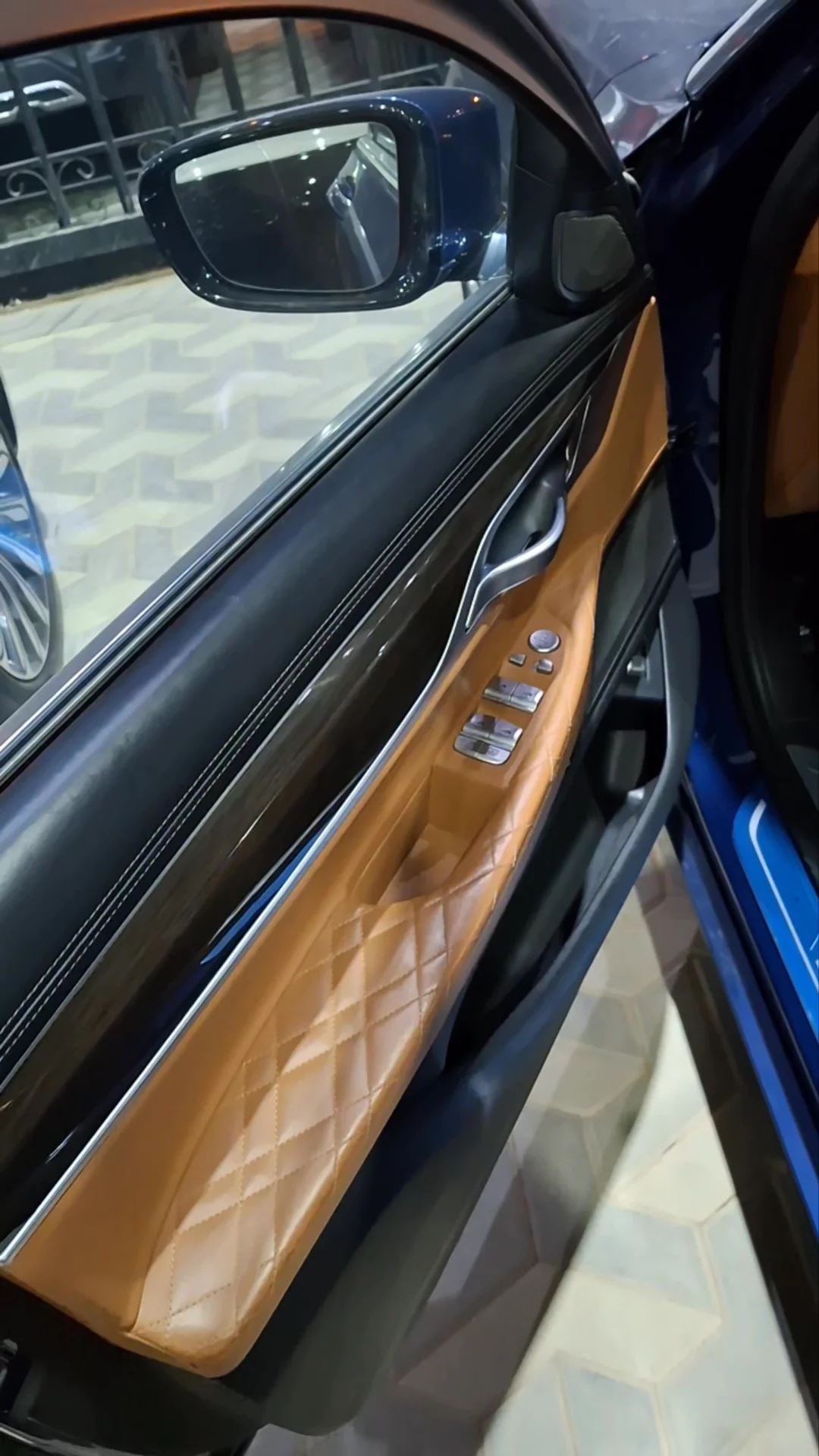 Car video thumbnail 1 of 9