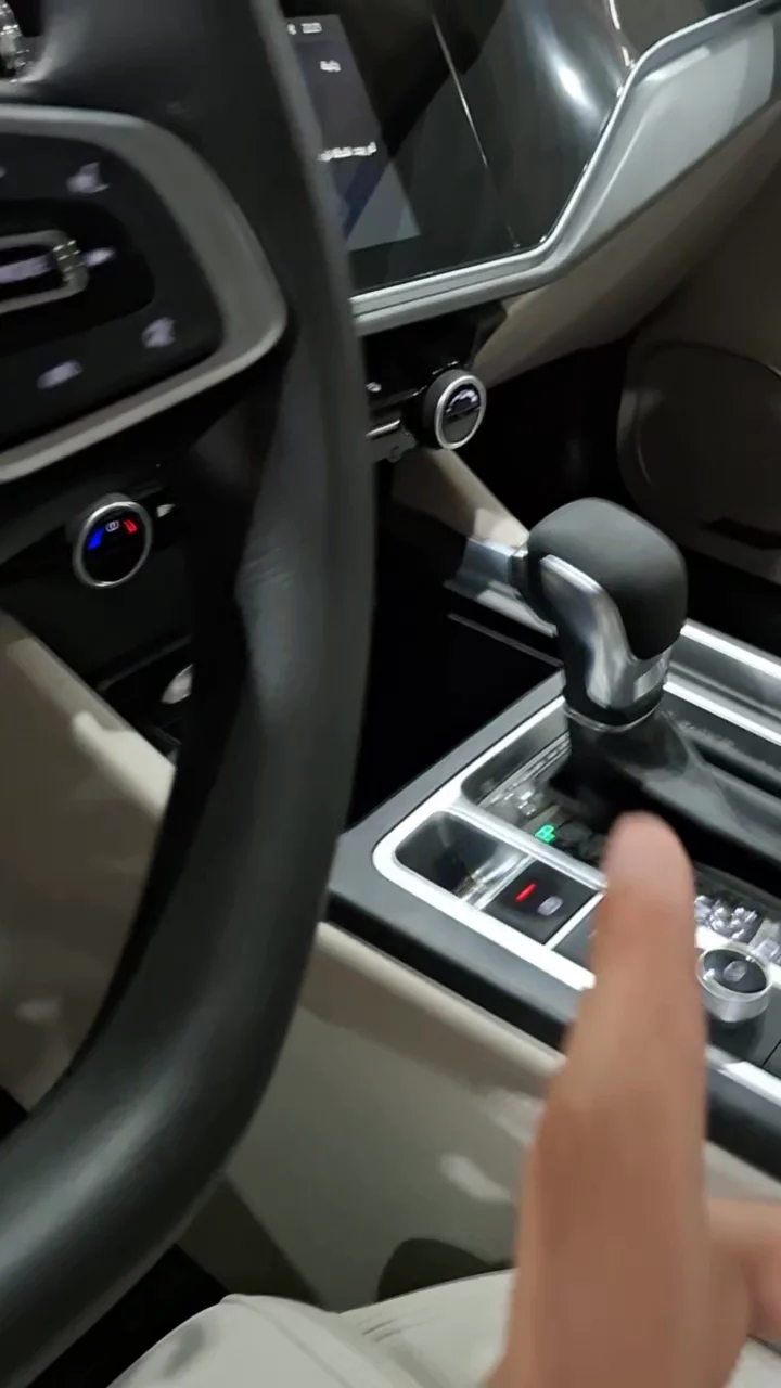 Car video thumbnail 1 of 10