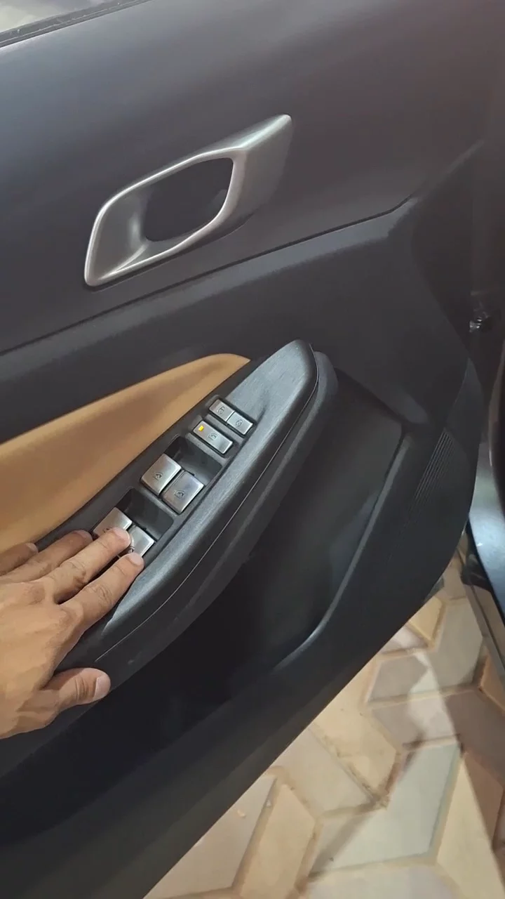 Car video thumbnail 1 of 10