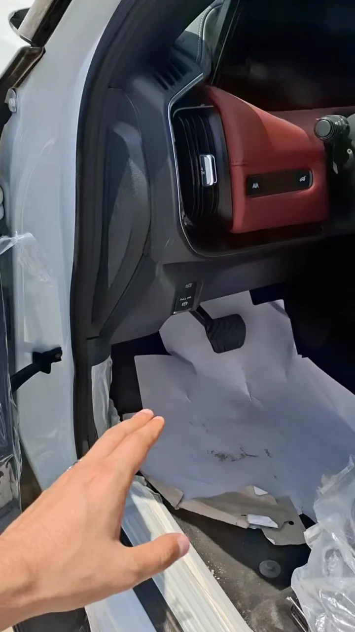 Car video thumbnail 1 of 9