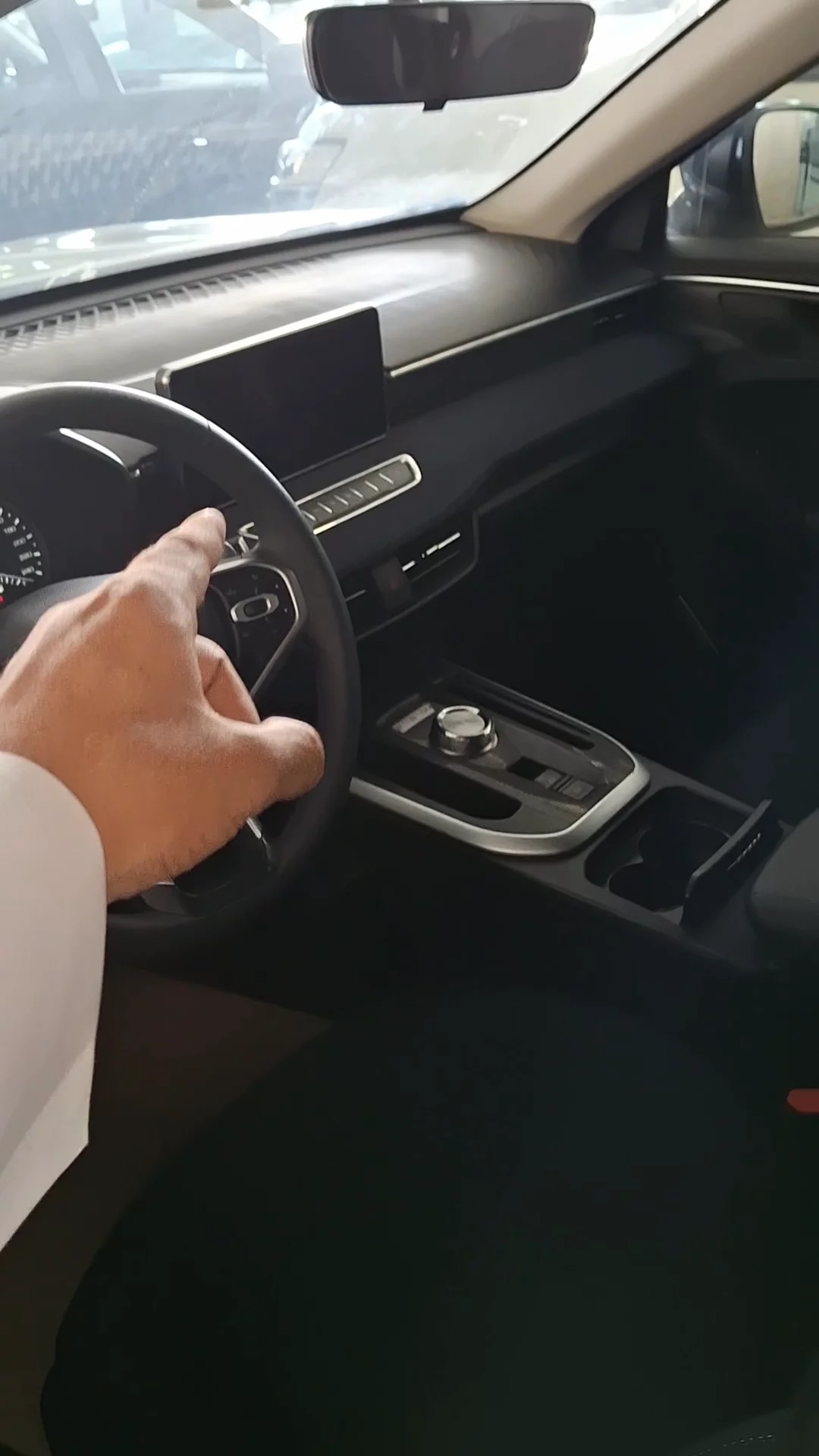 Car video thumbnail 1 of 7