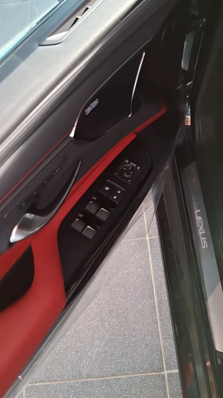 Car video thumbnail 1 of 9