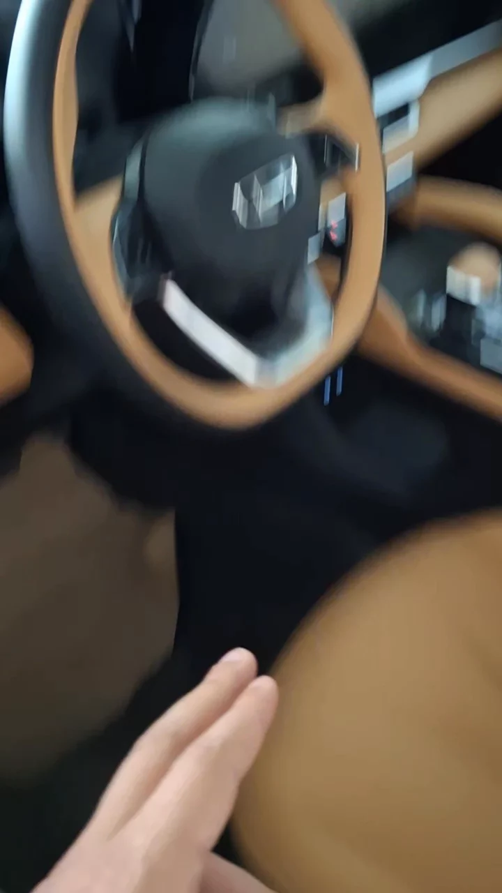 Car video thumbnail 1 of 9