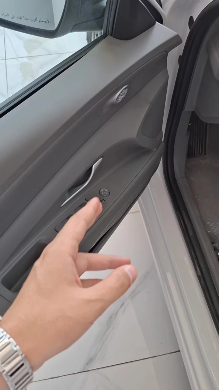 Car video thumbnail 1 of 10