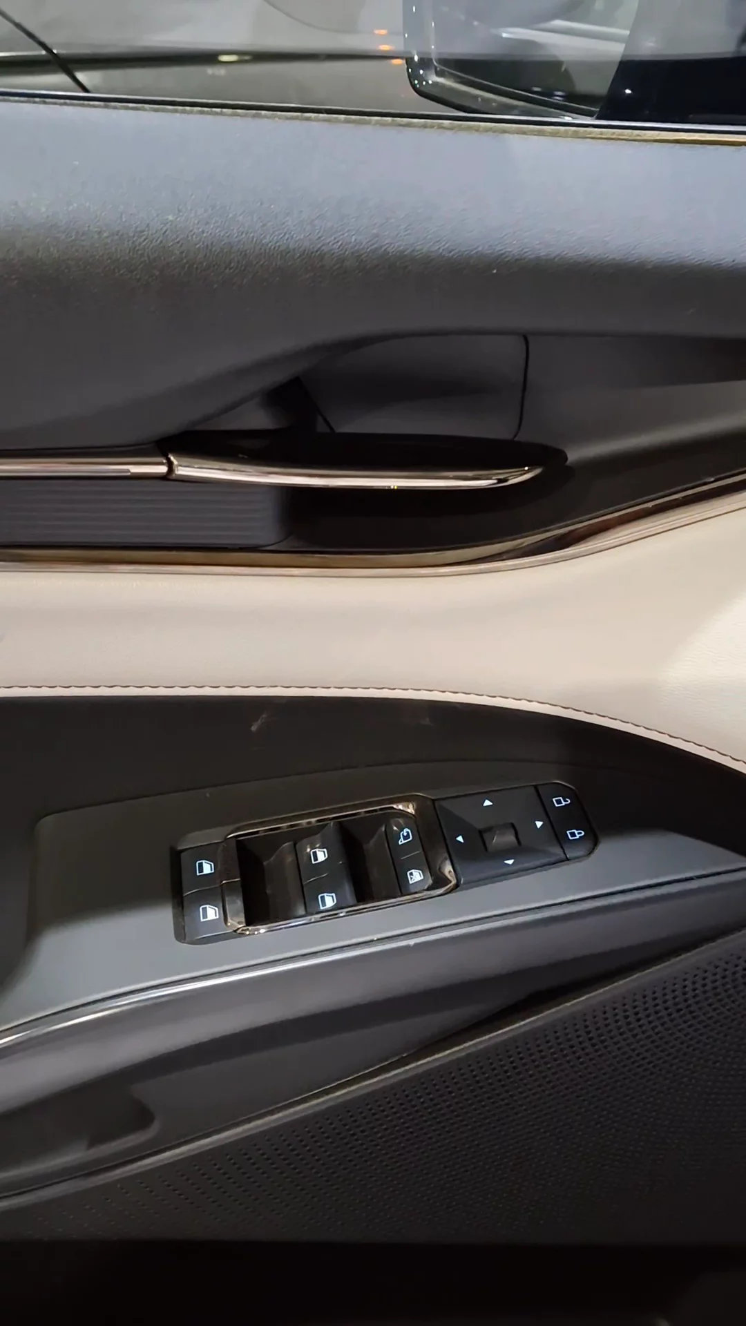 Car video thumbnail 1 of 9