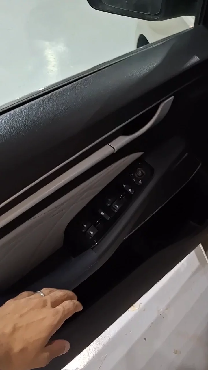 Car video thumbnail 1 of 9