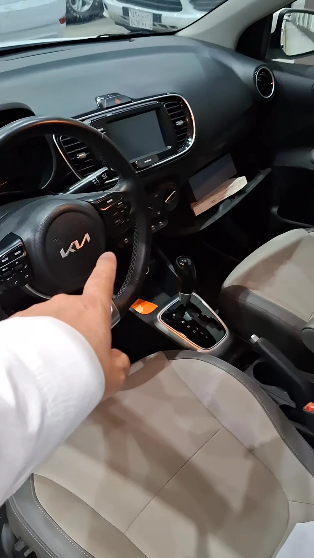 Car video thumbnail 1 of 9