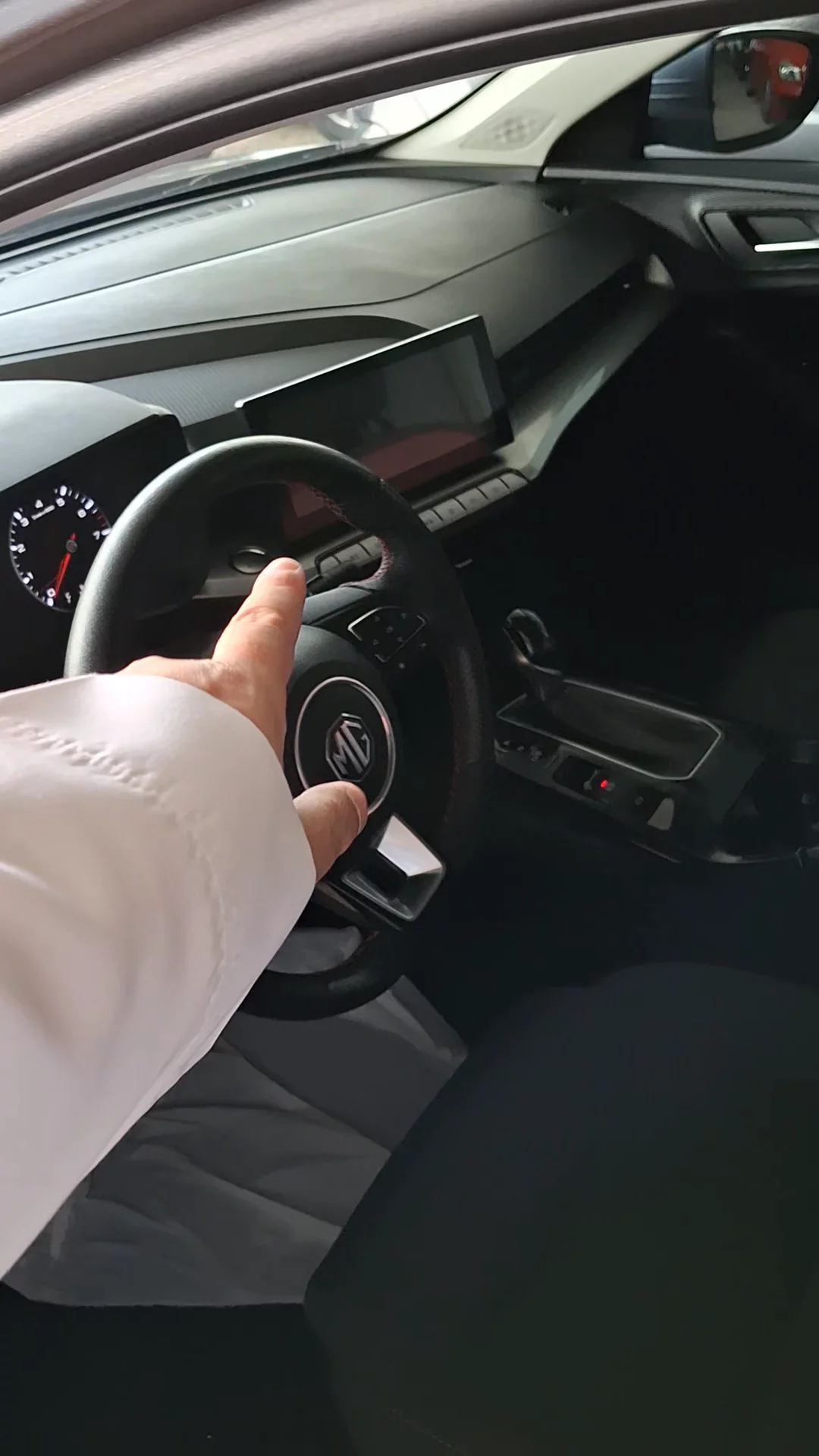 Car video thumbnail 1 of 9