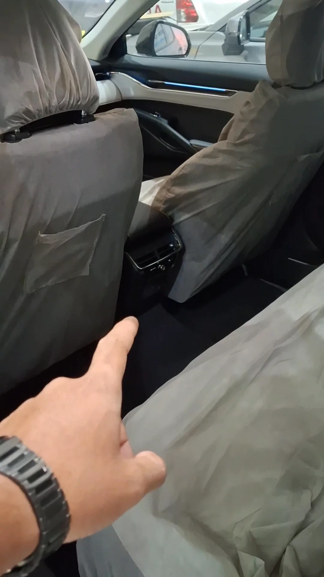 Car video thumbnail 1 of 7