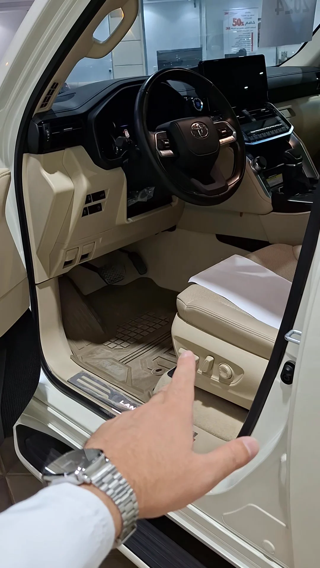 Car video thumbnail 1 of 9