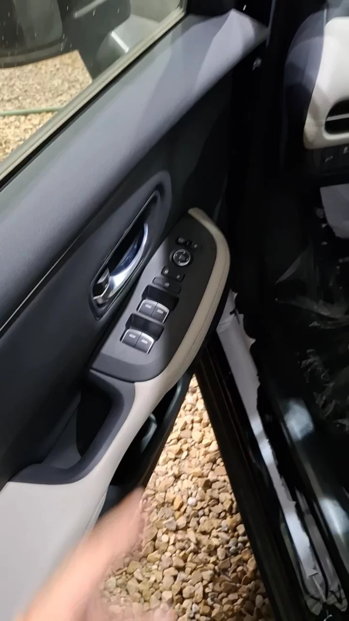 Car video thumbnail 1 of 10