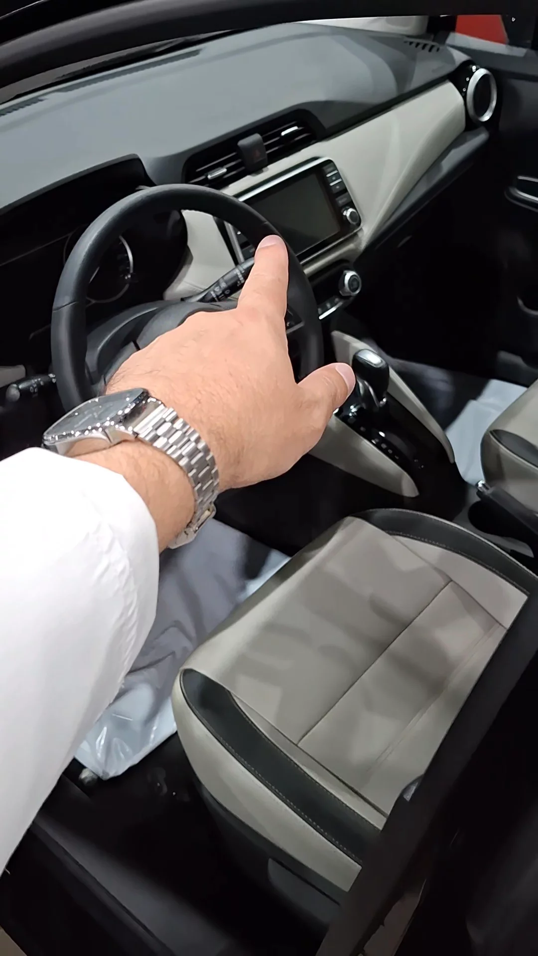 Car video thumbnail 1 of 9